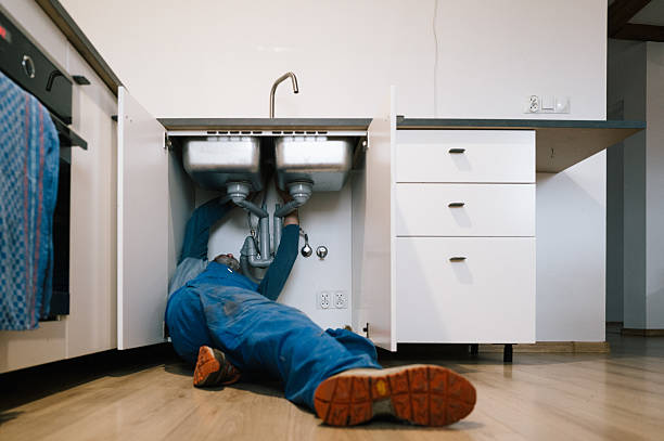 Professional Emergency Plumber technician working in Hamilton, WA